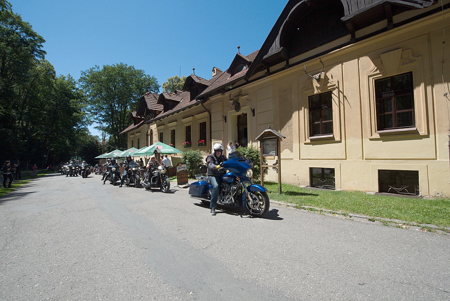 stara myslivna harley davidson 01